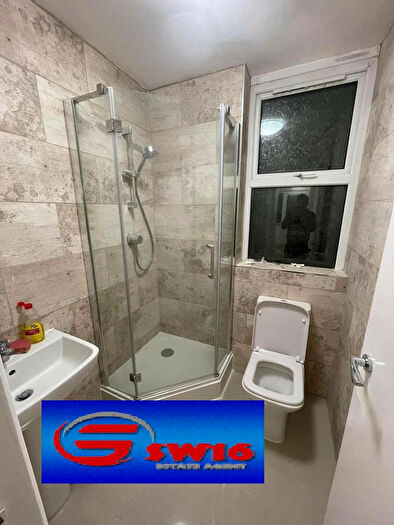 4 Bedroom Terraced House To Rent In Ballantyne Road, Farnborough, Hampshire, GU14