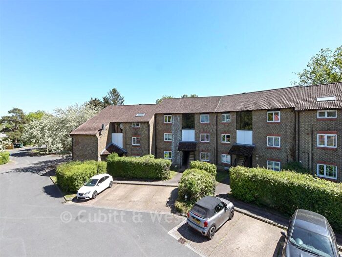 1 Bedroom Flat For Sale In Willow Close, Beare Green, Surrey, RH5