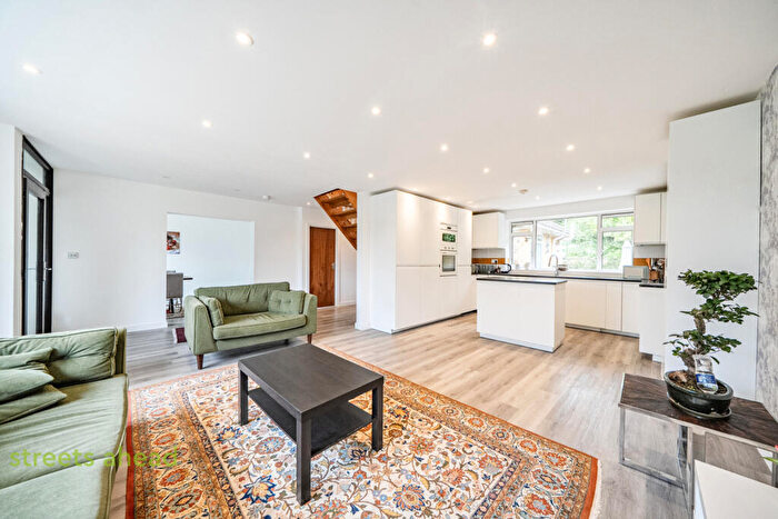 4 Bedroom Bungalow To Rent In Cliff End, Purley, CR8