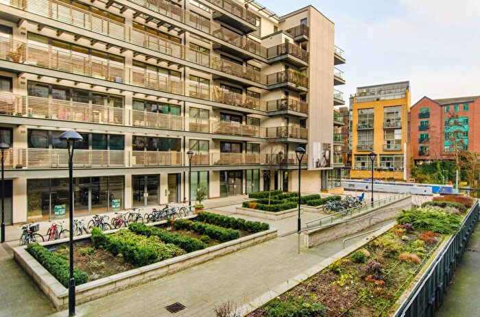 3 Bedroom Flat To Rent In Hertford Road, Hackney, London, N1