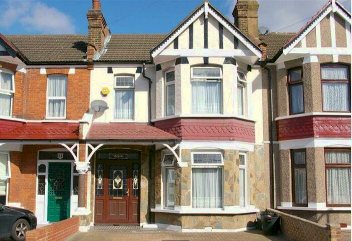 3 Bedroom Terraced House To Rent In Breamore Road, Ilford, Essex, IG3