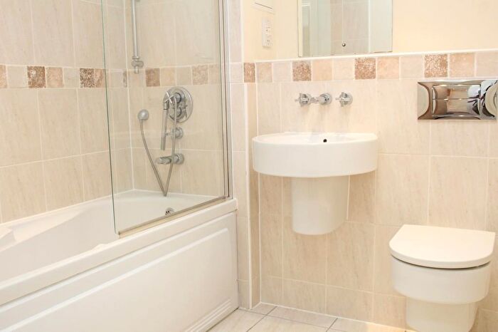 2 Bedroom Apartment For Sale In Ferry Court, Cardiff, CF11