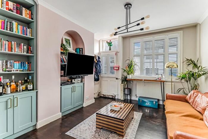 3 Bedroom Flat To Rent In Hartland Road, Camden, NW1