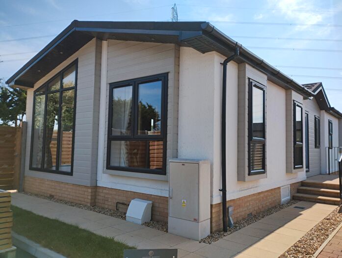 2 Bedroom Mobile/park Home For Sale In Woodside Meadows, Weirs Drove, Cambridgeshire, CB25