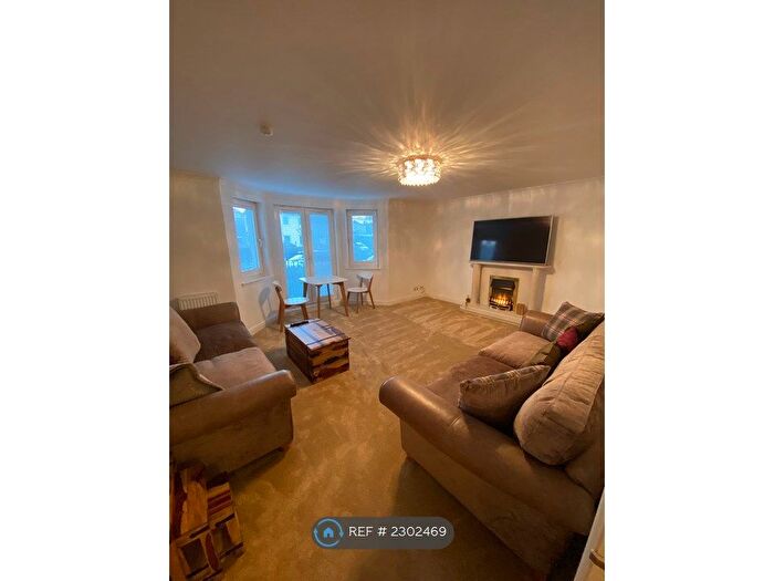 2 Bedroom Flat To Rent In St Stephens Court, Glasgow, G81