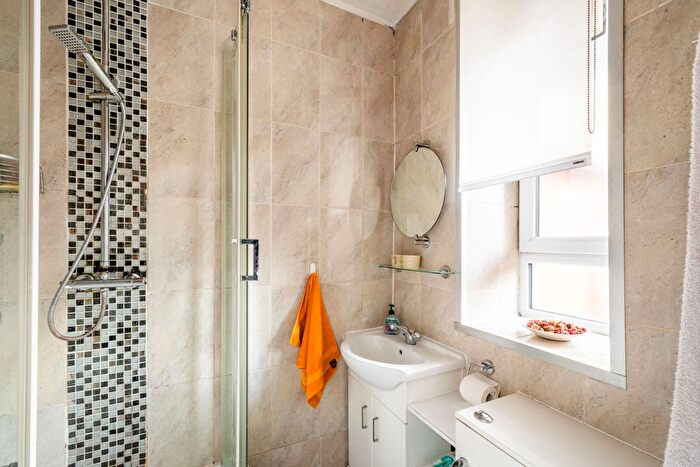 1 Bedroom Flat To Rent In Boxmoor House, Whiston Road, E2