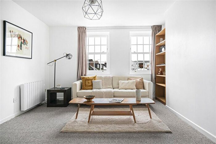 1 Bedroom Apartment To Rent In Short Let - Light And Airy One-bedroom First-floor Apartment, OX4