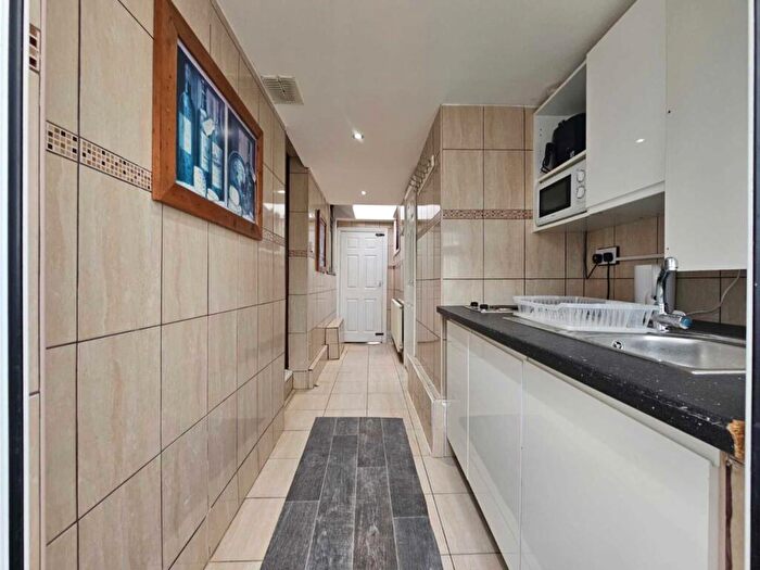 1 Bedroom Flat To Rent In Basildon Avenue, Clayhall, IG5