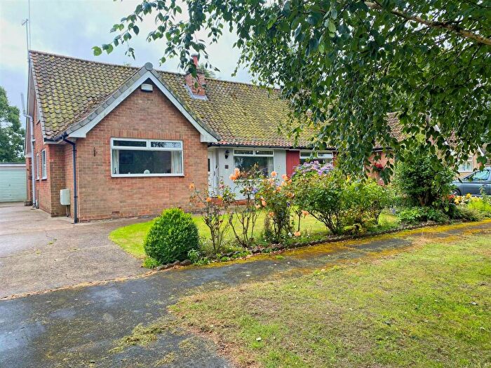 4 Bedroom Semi-Detached Bungalow For Sale In St. Michaels Close, Skidby, Cottingham, HU16