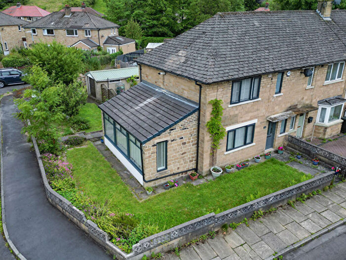 2 Bedroom End Of Terrace House For Sale In Glen Avenue, Todmorden, OL14