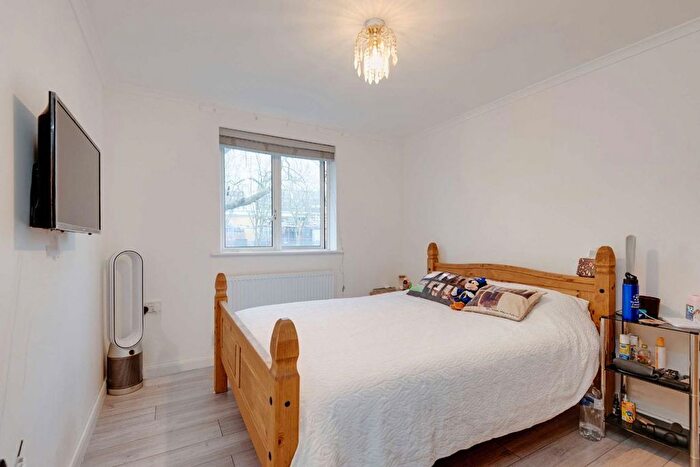 3 Bedroom Flat To Rent In Swain Street, London, NW8