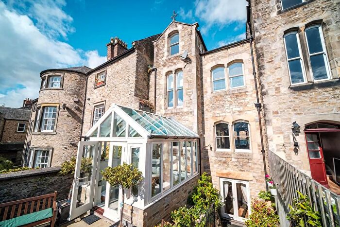 4 Bedroom Town House For Sale In Frenchgate, Richmond, DL10