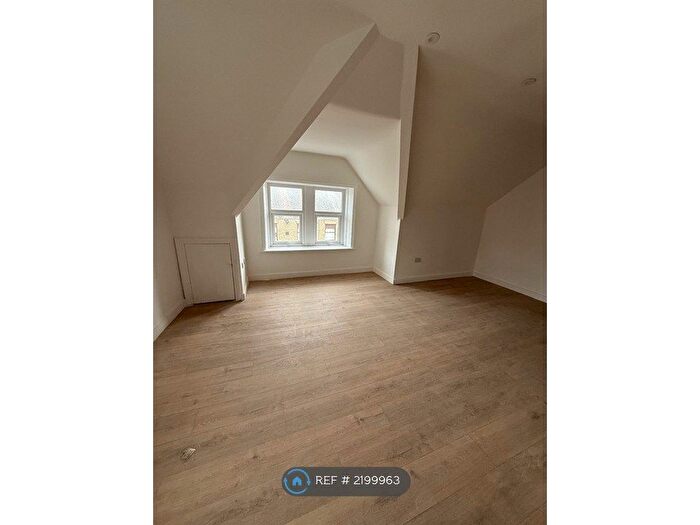 1 Bedroom Flat To Rent In High Street, Brighouse, HD6