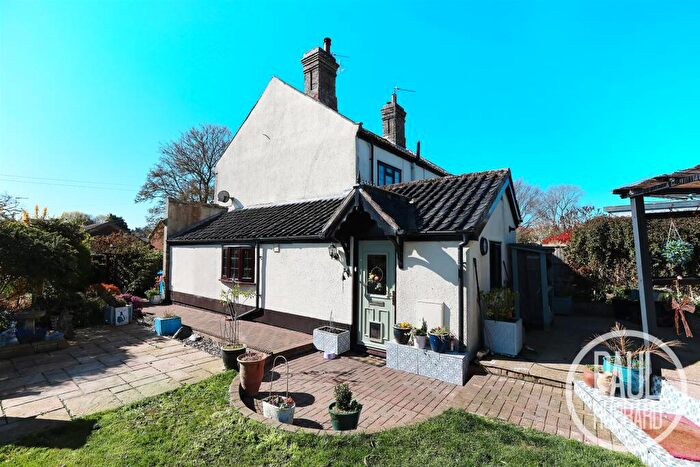 3 Bedroom Semi Detached House For Sale In The Street, North Cove, Beccles, NR34