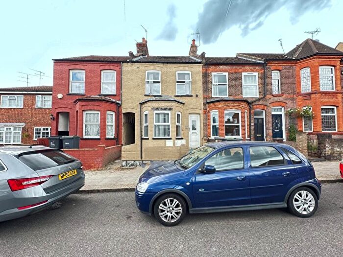 Studio To Rent In Tennyson Road, Luton, Bedfordshire, LU1