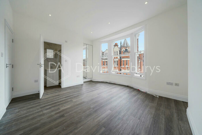 3 Bedroom Apartment To Rent In Church Street, Enfield, EN2