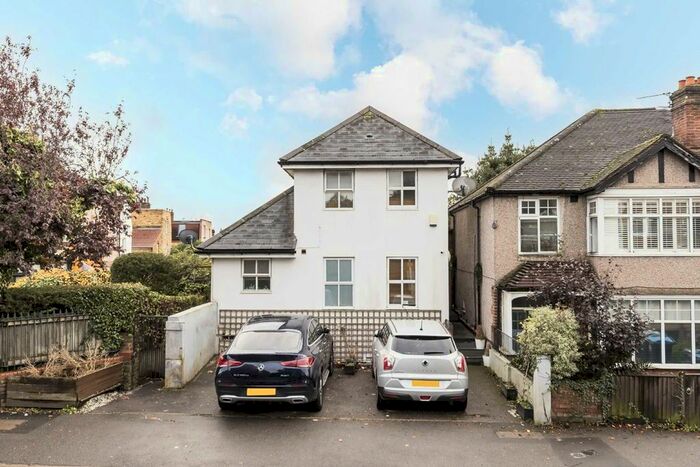 3 Bedroom Flat To Rent In Worple Road, London, SW19