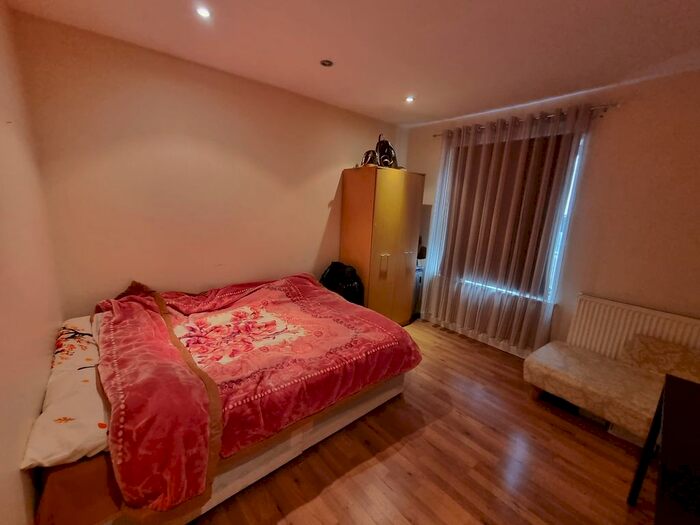 2 Bedroom Flat To Rent In Hatfield Road, Stratford, E15
