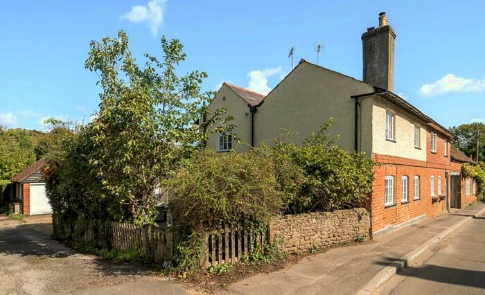 3 Bedroom Semi-Detached House For Sale In The Street, Puttenham, GU3
