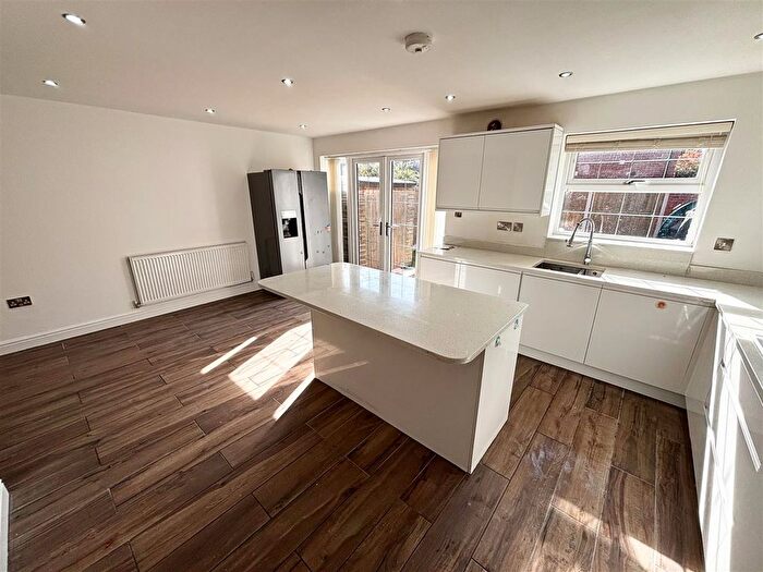 5 Bedroom Semi-detached House To Rent In Marsland Road, Sale, M33