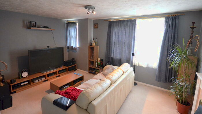 2 Bedroom Apartment To Rent In Elm Park, RG30