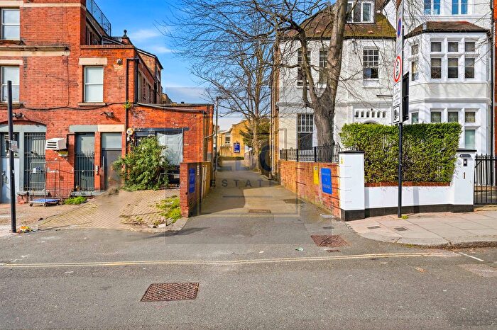 1 Bedroom Semi Detached House For Sale In Shannon Court, London, NW3