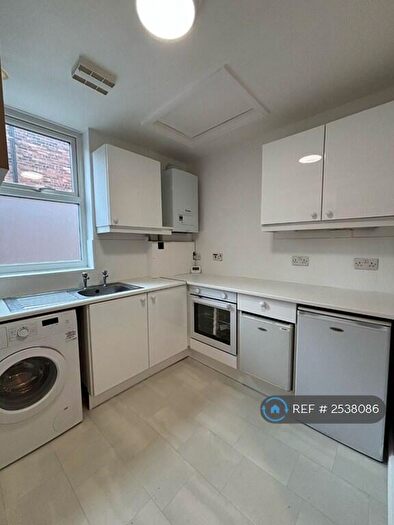 1 Bedroom Flat To Rent In Northen Grove, Manchester, M20