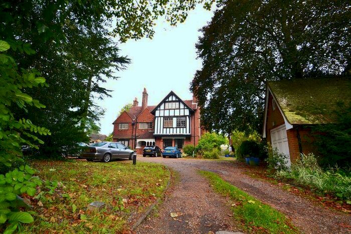 2 Bedroom Flat To Rent In Hawthorne Road, Bickley, BR1