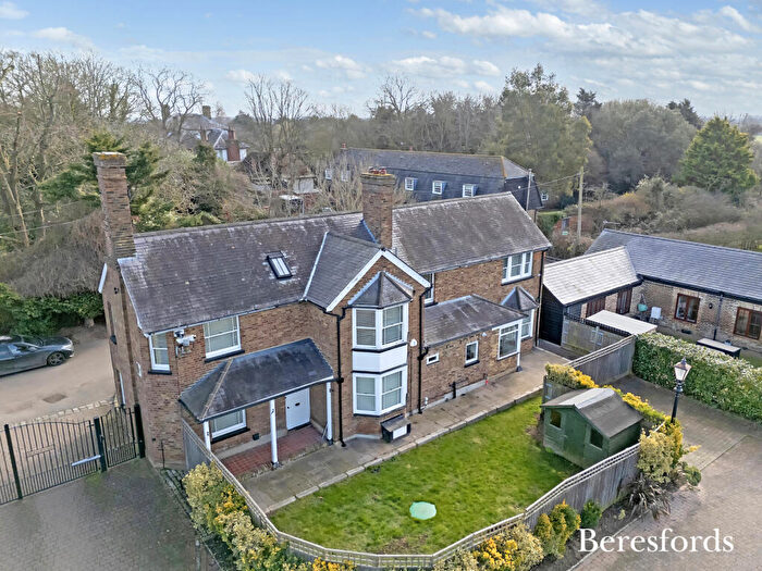 4 Bedroom Detached House For Sale In The Chase, Upminster, RM14