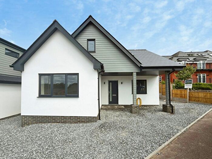 2 Bedroom Chalet For Sale In High Howe Lane, Bournemouth, BH11