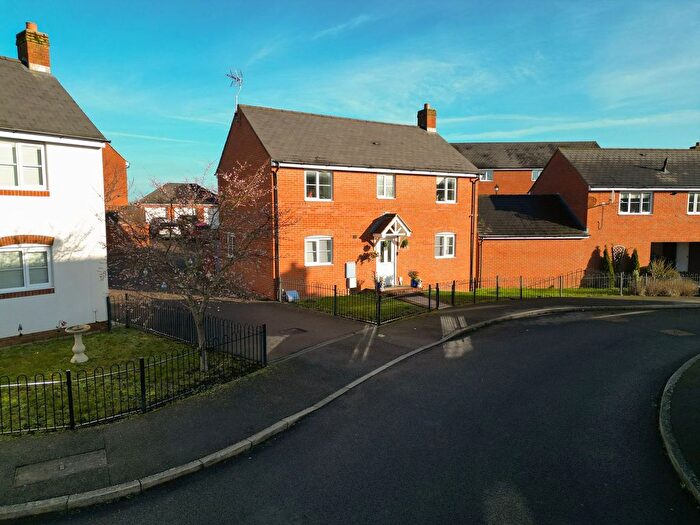 4 Bedroom Detached House For Sale In Ossulbury Lane, Aylesbury, HP19