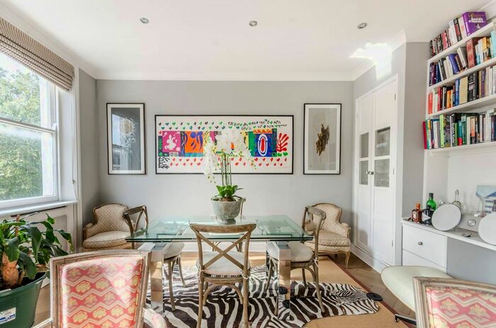 2 Bedroom Flat To Rent In Nevern Square, Earls Court, London, SW5