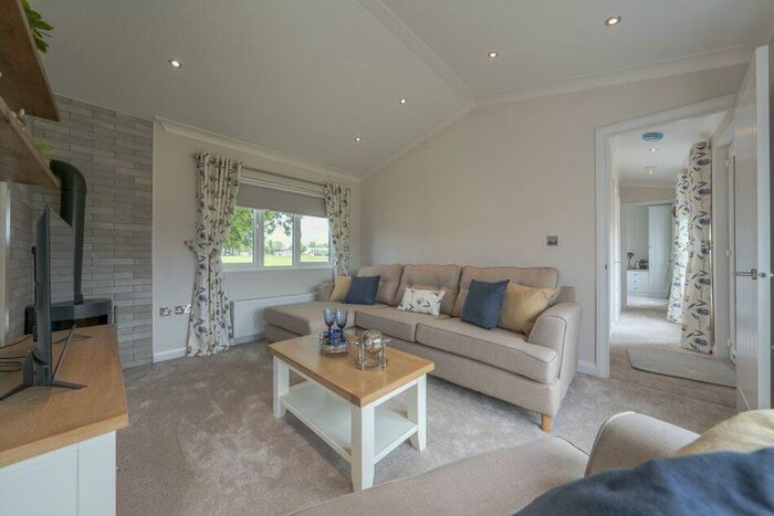 2 Bedroom Park Home For Sale In Lido Village Residential Park, CA7