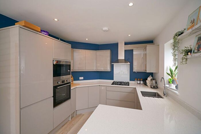 3 Bedroom Semi-detached House For Sale In Parkhill Road, Hemel Hempstead, HP1