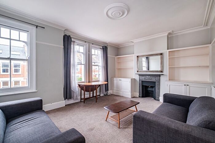 3 Bedroom Flat To Rent In Kingswood Road, London, SW2