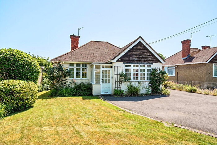 3 Bedroom Detached Bungalow For Sale In Buckskin Lane, Basingstoke, RG22