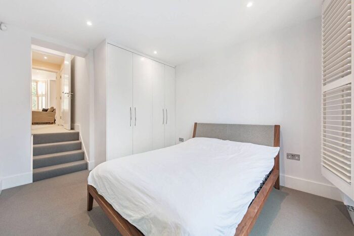 1 Bedroom Flat To Rent In Bramber Road, Barons Court, London, W14