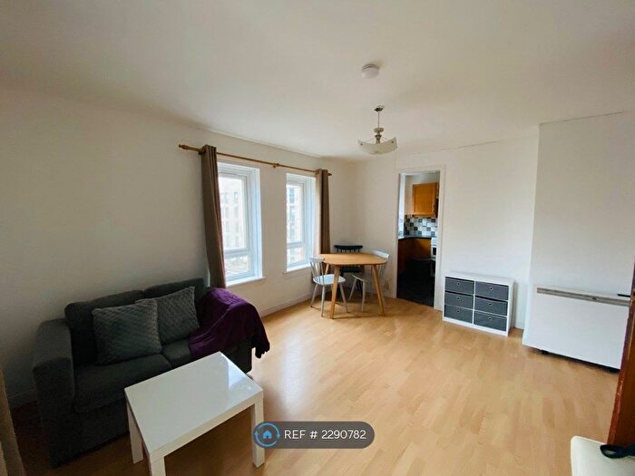2 Bedroom Flat To Rent In Charing Cross, Glasgow, G3