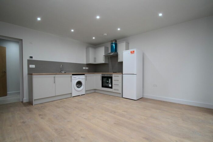 2 Bedroom Flat To Rent In Chingford Road, London, E17