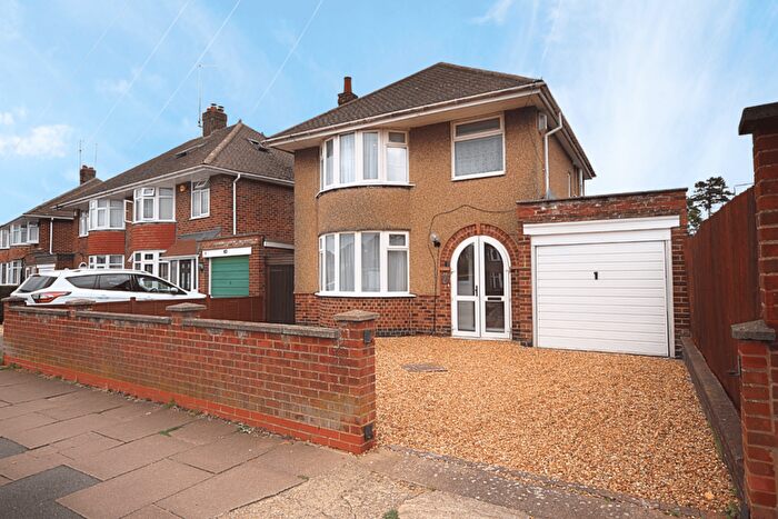 3 Bedroom Detached House To Rent In Spinney Hill Road, Northampton, NN3