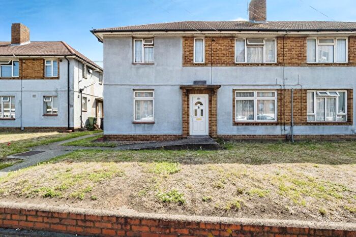 2 Bedroom Maisonette For Sale In Rainham Road North, Dagenham, Essex, ., RM10