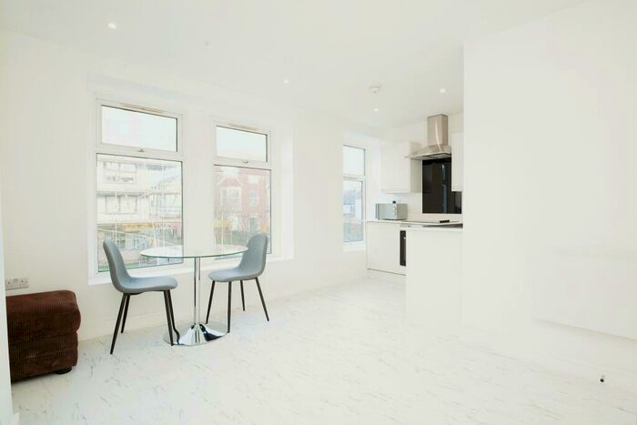 2 Bedroom Flat To Rent In Cowbridge Road East, Canton, CF5