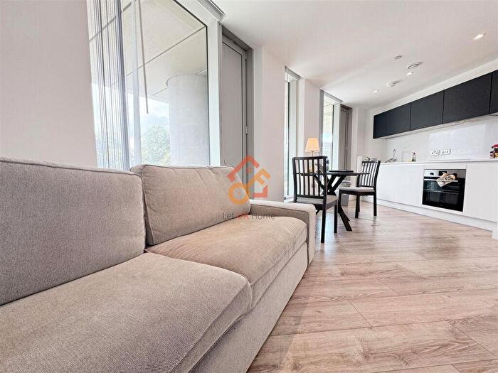 2 Bedroom Flat To Rent In Silvercroft Sreet, Manchester, M15