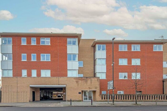 2 Bedroom Flat To Rent In Kingston Road, London, SW20