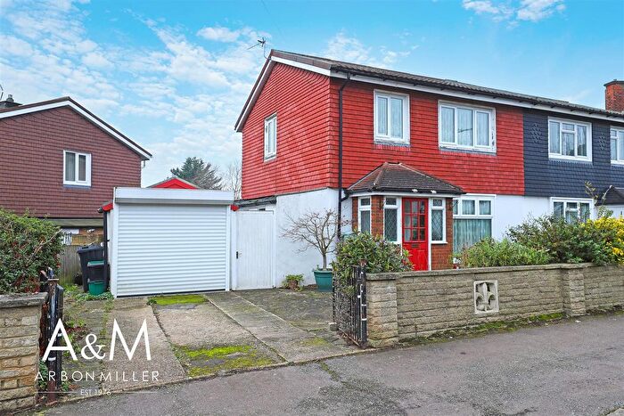 3 Bedroom Semi-Detached House For Sale In Branch Road, Ilford, IG6