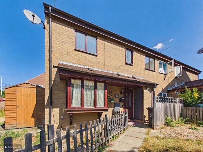 2 Bedroom End Of Terrace House To Rent In Copperfields, Luton, Bedfordshire, LU4