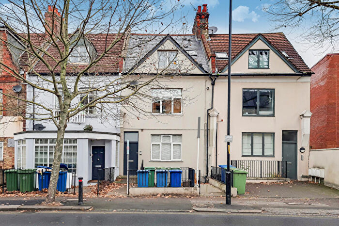 2 Bedroom Flat For Sale In East Dulwich Grove, East Dulwich, SE22
