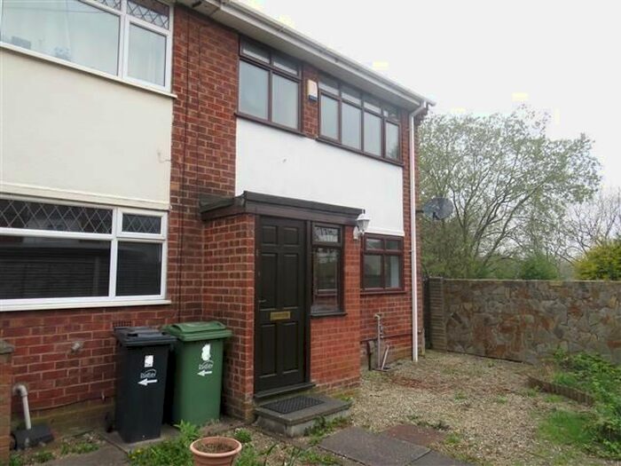 3 Bedroom Property To Rent In The Close, Halesowen, B63