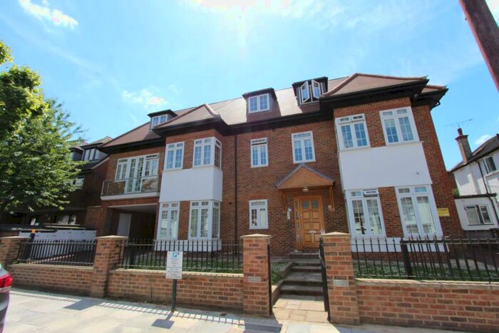 2 Bedroom Flat To Rent In Beechcroft Avenue, Golders Green, NW11