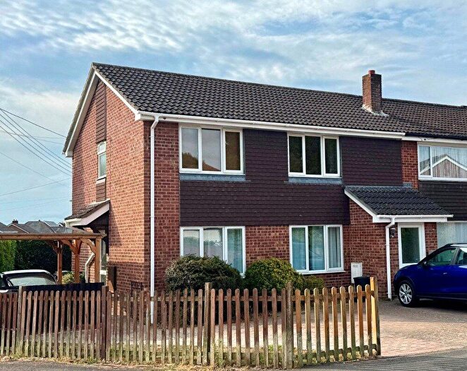 2 Bedroom Apartment For Sale In Albert Road, New Milton, Hampshire, BH25